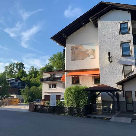 & Zum Fuerstengrund Inn